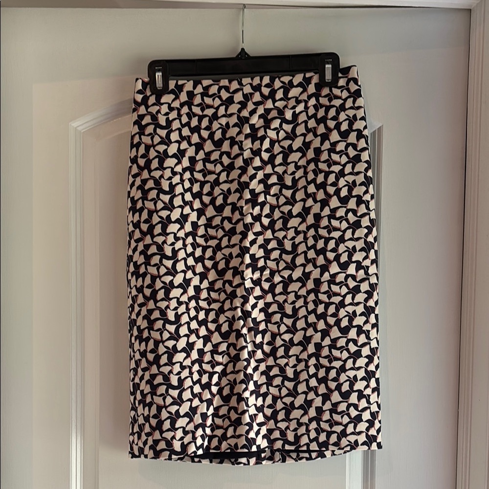 Stylish Black and Cream Patterned Skirt